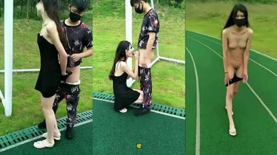 超高颜值美女在运动场上勾引路人